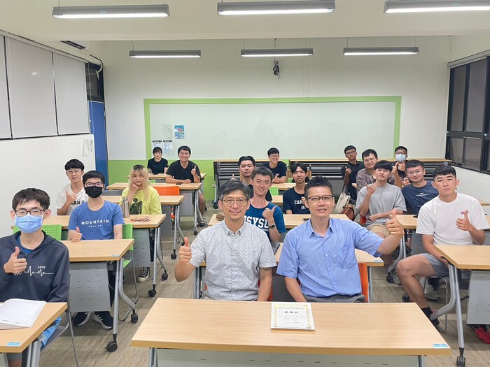 [活動成果照片] 112-1機電系英語角落-To further study at the University of Adelaide圖片