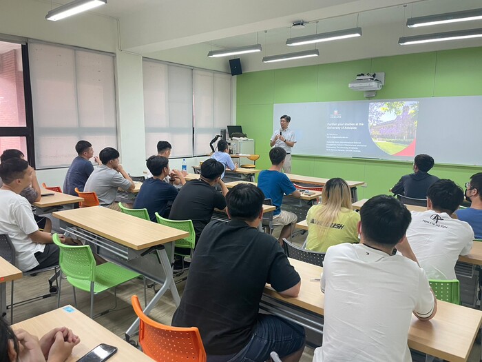 [活動成果照片] 112-1機電系英語角落-To further study at the University of Adelaide圖片