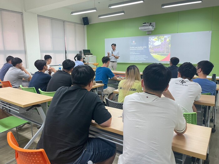 [活動成果照片] 112-1機電系英語角落-To further study at the University of Adelaide圖片