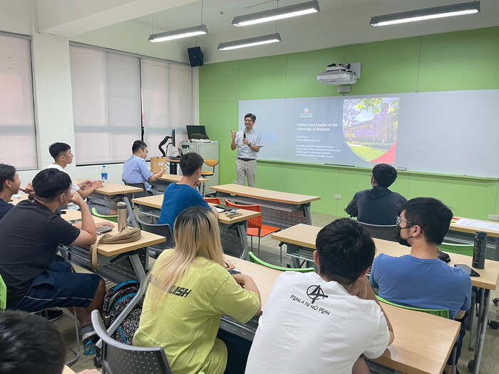 [活動成果照片] 112-1機電系英語角落-To further study at the University of Adelaide圖片