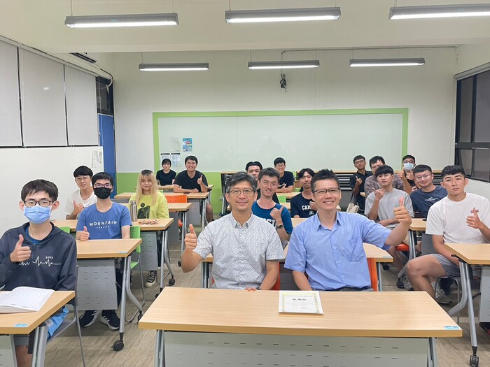 [活動成果照片] 112-1機電系英語角落-To further study at the University of Adelaide圖片