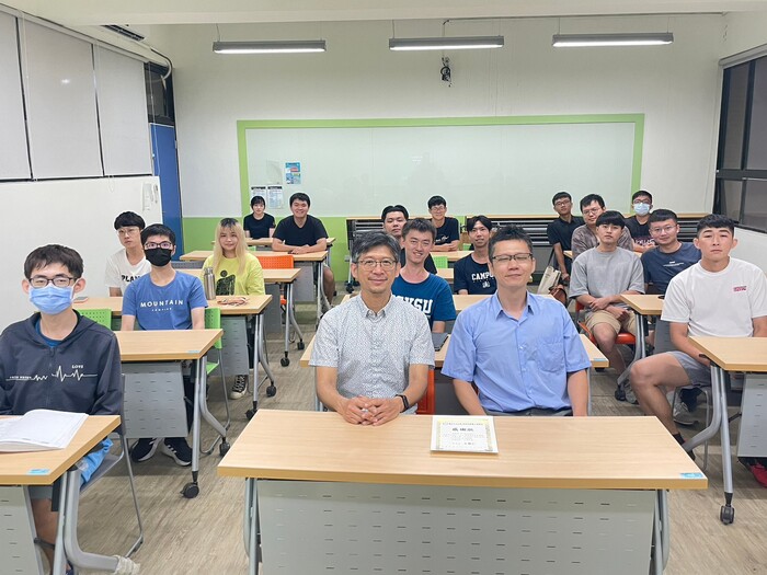 [活動成果照片] 112-1機電系英語角落-To further study at the University of Adelaide圖片