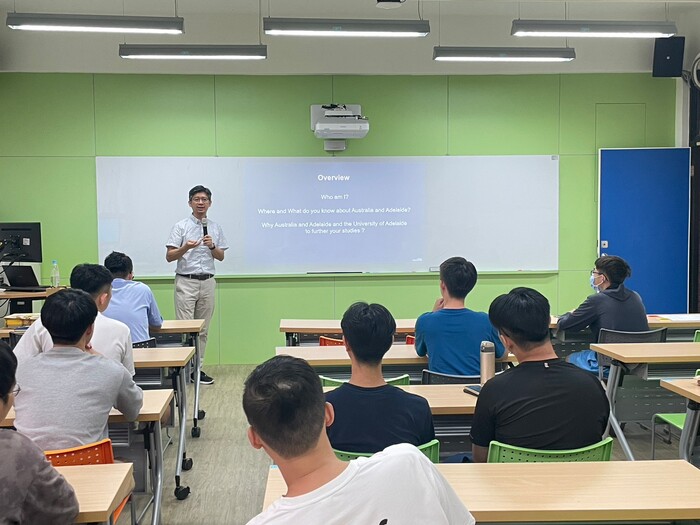[活動成果照片] 112-1機電系英語角落-To further study at the University of Adelaide圖片