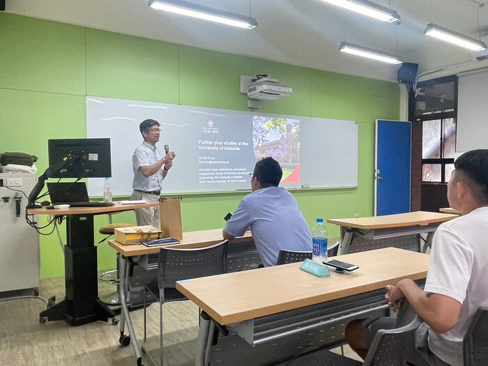[活動成果照片] 112-1機電系英語角落-To further study at the University of Adelaide圖片