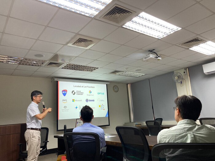 [活動成果照片] 112-1機電系英語角落-To further study at the University of Adelaide圖片