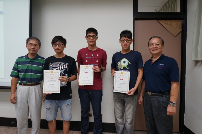 [榮譽]105學年度專題製作獲獎組別頒獎照片圖片
