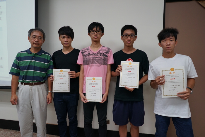 [榮譽]105學年度專題製作獲獎組別頒獎照片圖片