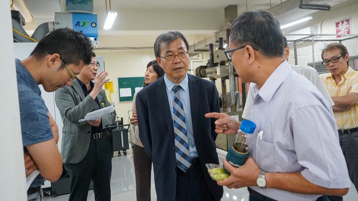 1080930校長參訪機電系與機械實習工廠重新開幕圖片