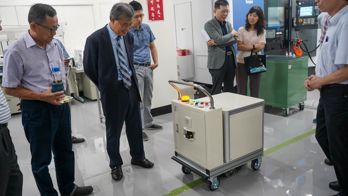 1080930校長參訪機電系與機械實習工廠重新開幕圖片