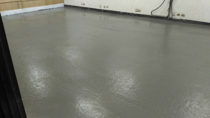 [施工]實習工廠地板施工作業進行中，預定108年9月完工，如有加工需求請洽系辦圖片