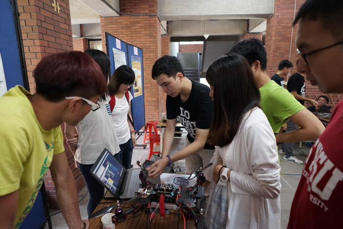 105學年度專題製作成果照片圖片