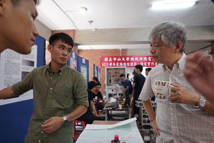 105學年度專題製作成果照片圖片