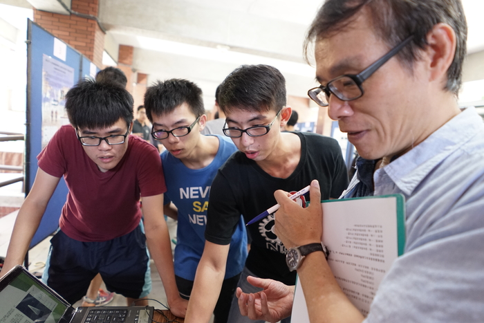 105學年度專題製作成果照片圖片